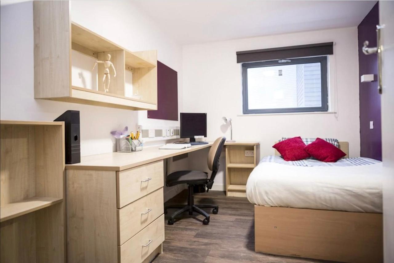 Small Double Ensuite Room Next To The City Centre Leeds  Dış mekan fotoğraf