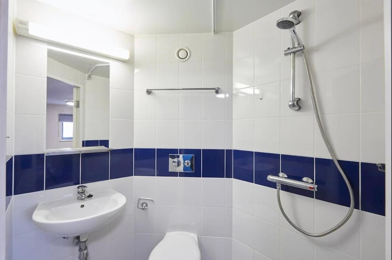 Small Double Ensuite Room Next To The City Centre Leeds  Dış mekan fotoğraf